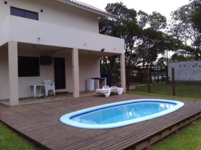 Bombinhas Mariscal - Chalé com piscina 9 Pax - Cod 1004